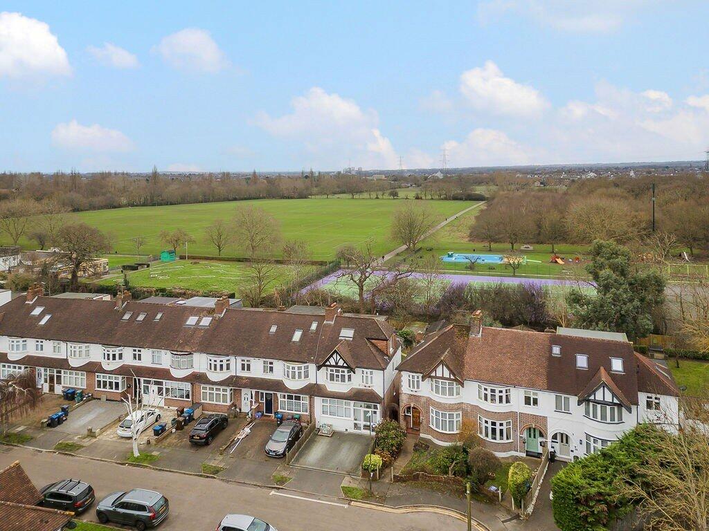 4 bedroom end of terrace house for sale in Marina Avenue, Motspur Park, KT3