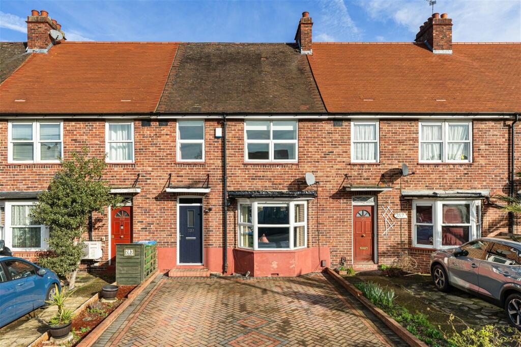 3 bedroom terraced house for sale in Shooters Hill Road, Blackheath