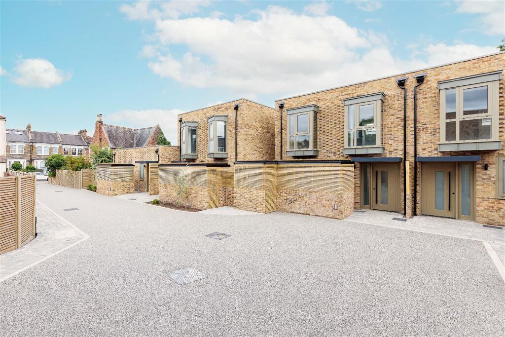 2 bedroom semidetached house for sale in Blythe Vale, Catford, SE6 4UJ