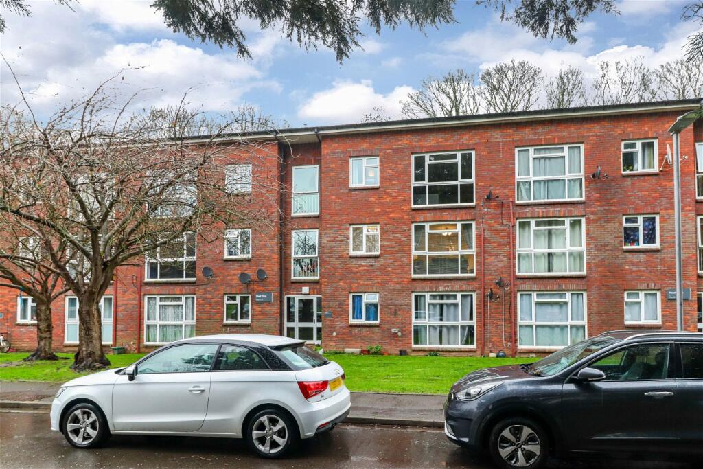 2 bedroom flat for sale in Berry Lane, Rickmansworth, WD3