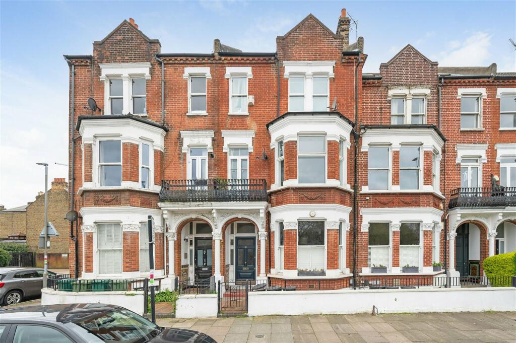 2 bedroom apartment for sale in Wandsworth Common West Side, SW18