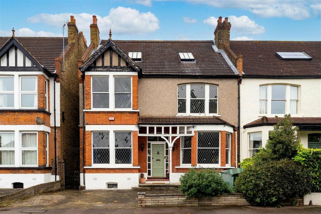 8 bedroom semidetached house for sale in Leicester Road, Wanstead, E11