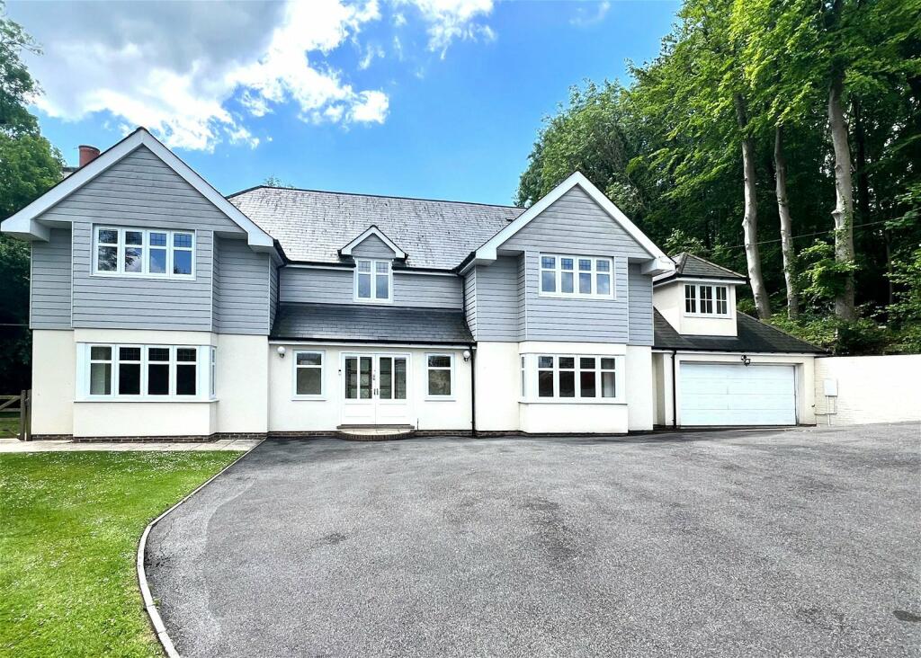 6 bedroom detached house for rent in Beech Avenue, Effingham