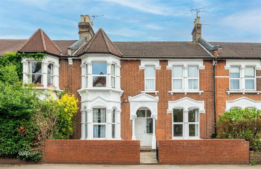 5 bedroom terraced house for sale in Oakfield Road Finsbury Park N4
