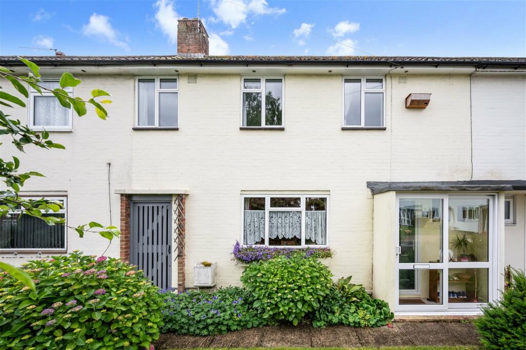 3 bedroom terraced house for sale in Frimley Road, Chessington, Surrey