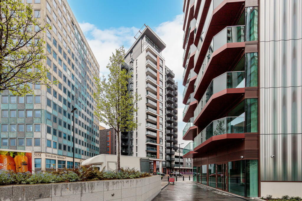 2 bedroom apartment for sale in Thomas York House, Woolwich High Street, Woolwich SE18 6EA, SE18