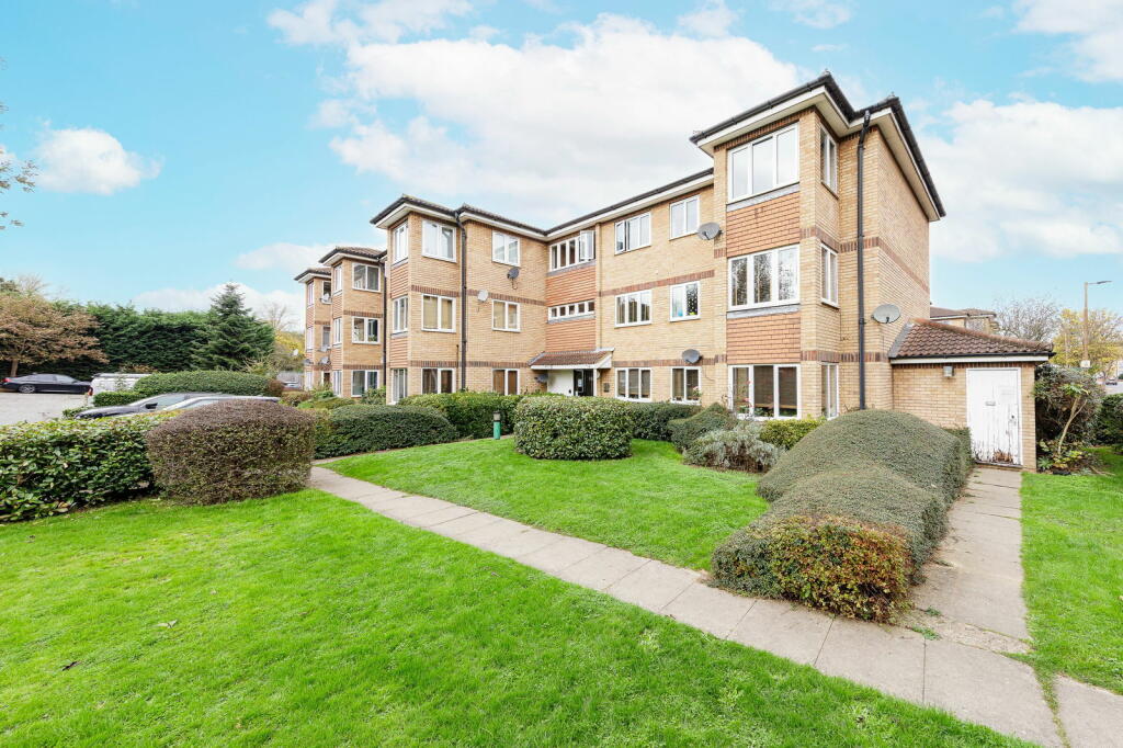 2 bedroom flat for sale in Pinecroft Court, Wickham Lane, Welling DA16 ...