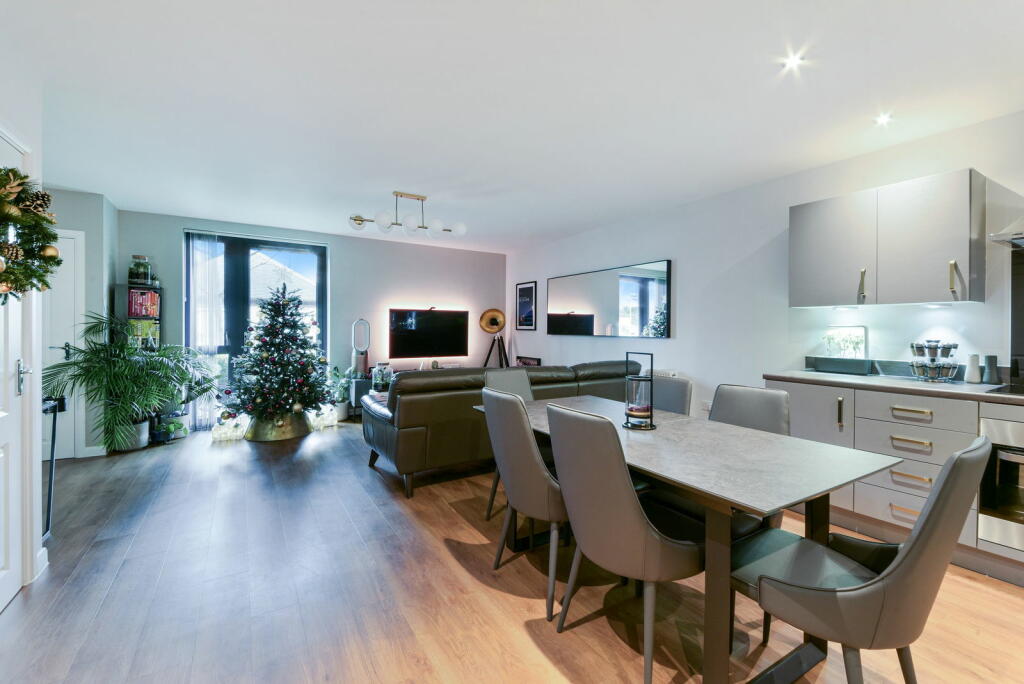 Additional property image - Iron Railway Close, Coulsdon, Surrey, CR5 3LF