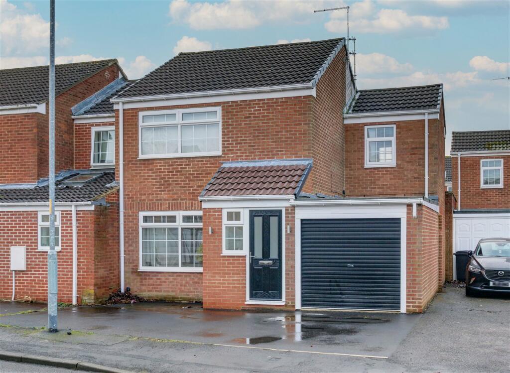 3 bedroom semidetached house for sale in Chichester Grove, Bedlington