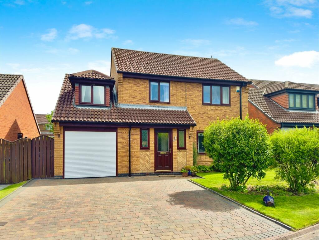 4 bedroom detached house for sale in Crofters Close, Annitsford