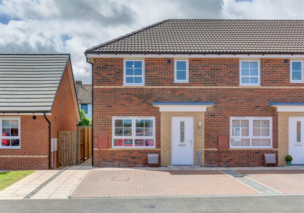 3 bedroom end of terrace house for sale in Bluebell Drive, Pegswood, NE61 6FT, NE61
