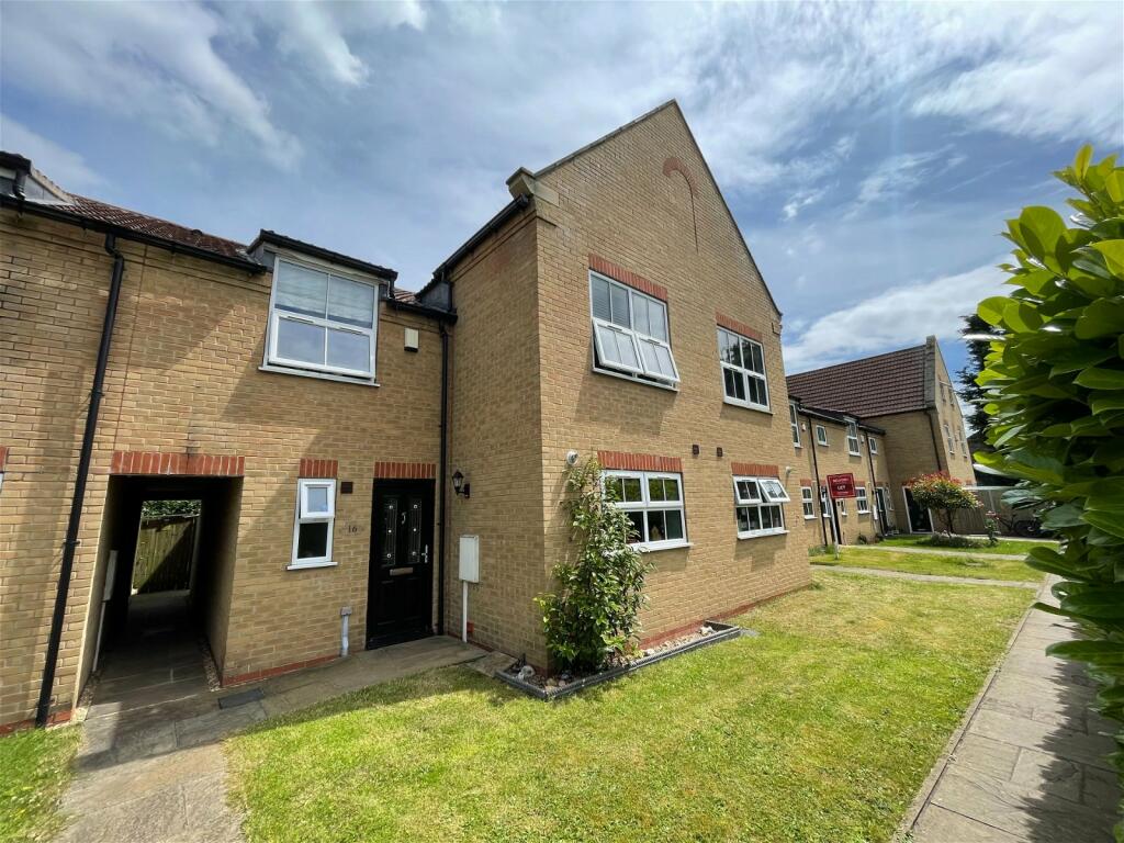 4 bedroom terraced house for sale in Rectory Park, Sturton By Stow