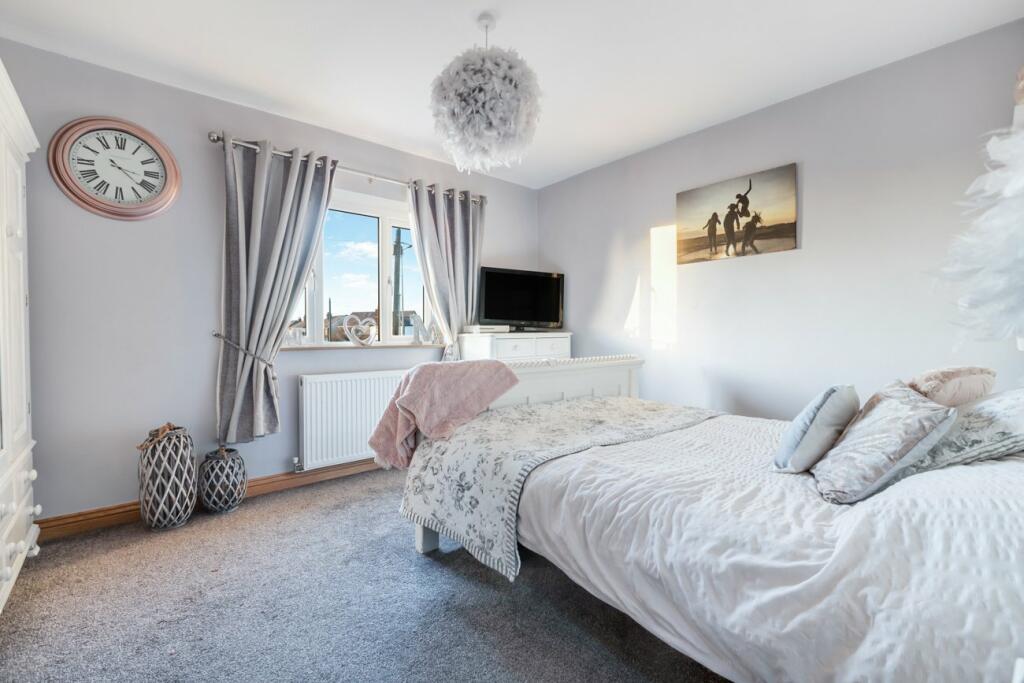 4 bedroom detached house for sale in Fleetwood Road, Fleetwood, FY7 8BD