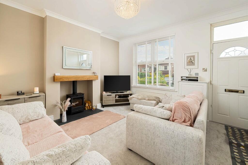 3 bedroom end of terrace house for sale in Hawk Green Road, Marple, SK6