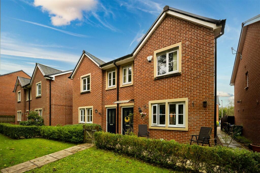 3 bedroom semidetached house for sale in Mill Pond Close, Strines, SK6