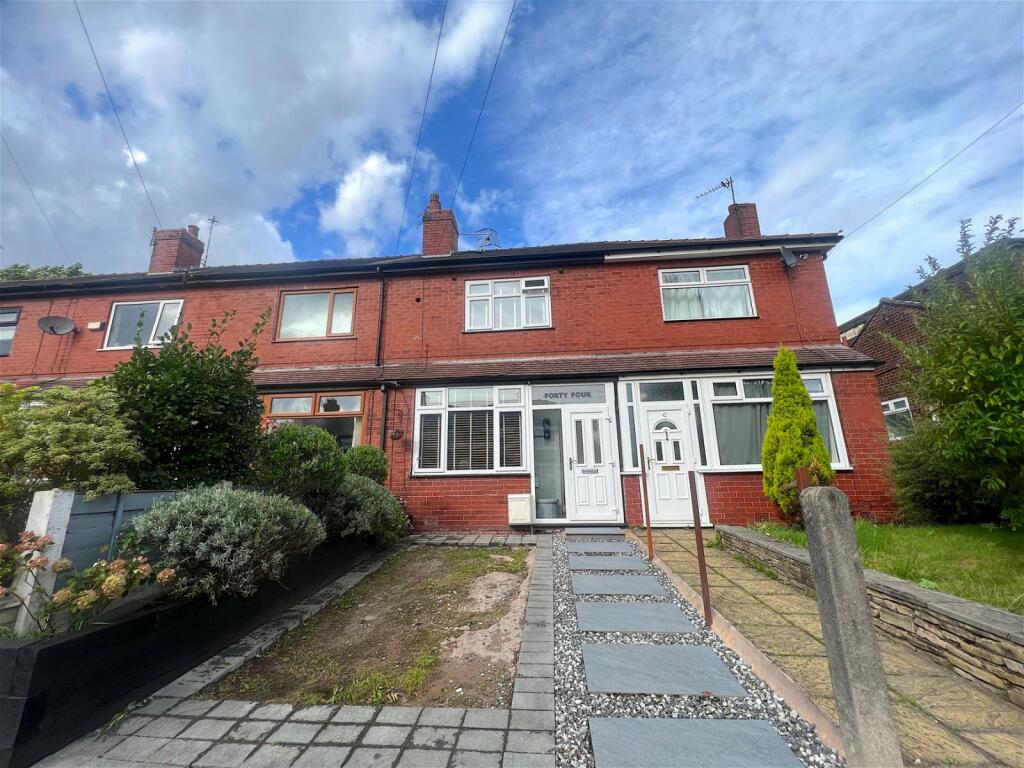 2 bedroom terraced house for sale in Broadstone Hall Road South