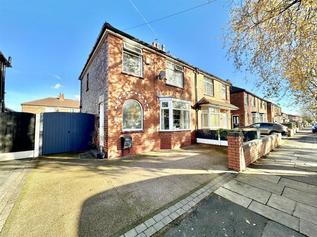 3 bedroom semidetached house for sale in Windsor Road, Denton