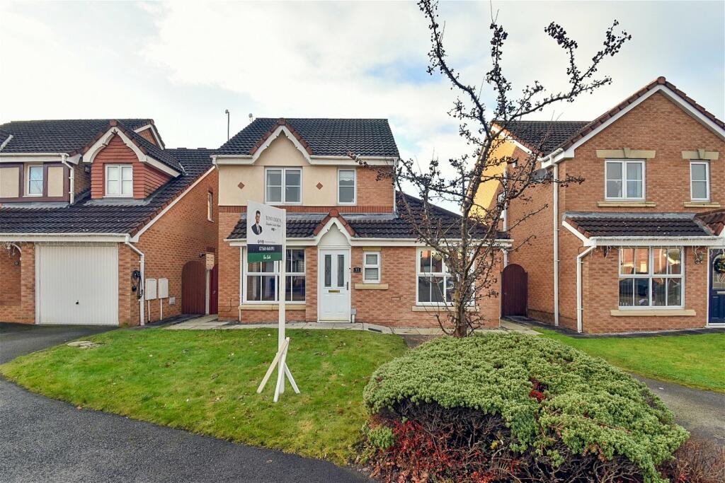 3 bedroom detached house for sale in Muirfield Close, Euxton
