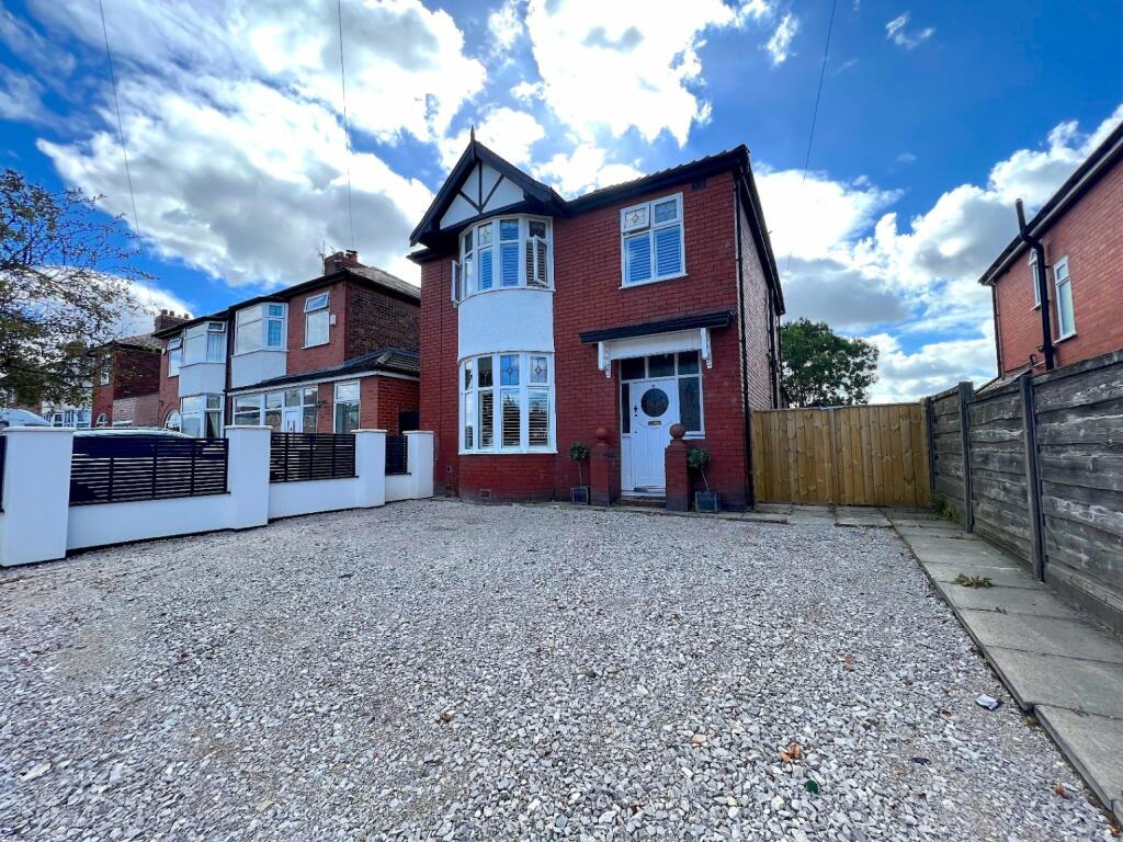 3 bedroom detached house for sale in Clarendon Road, Audenshaw, M34
