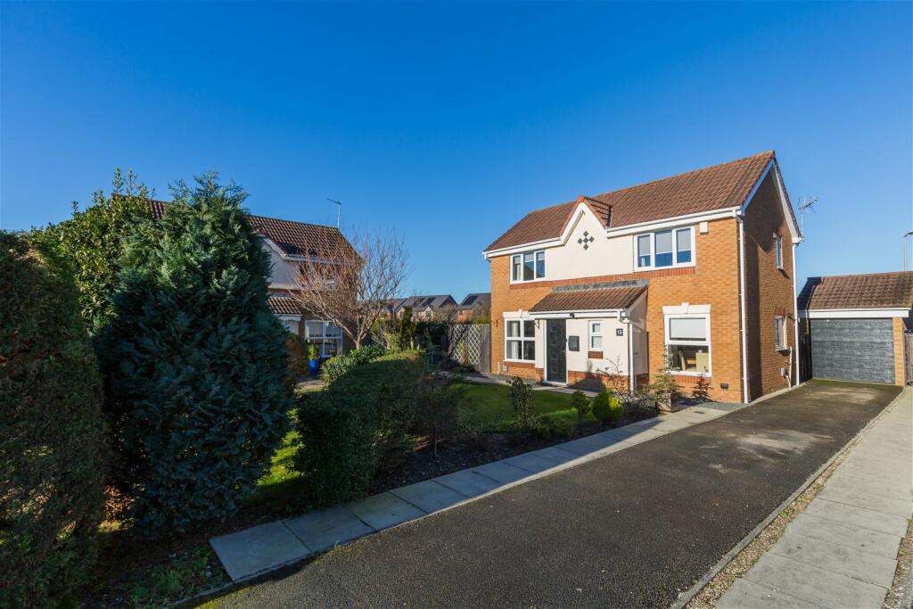 3 bedroom detached house for sale in Dallam Dell, Thorntoncleveleys, FY5 4PX, FY5