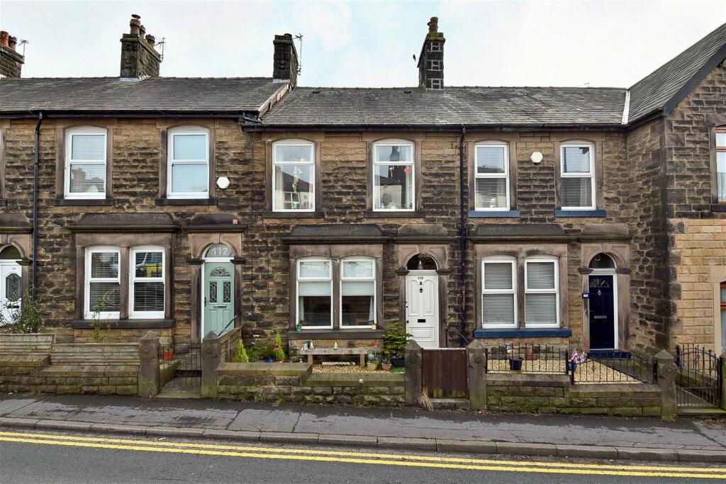 3 bedroom terraced house for sale in Railway Road, Adlington