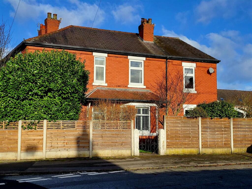 3 bedroom end of terrace house for sale in Carrington Lane, Sale, M33