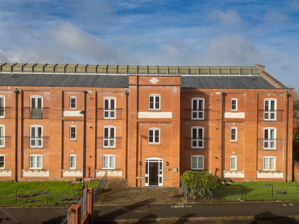 2 bedroom apartment for sale in Trevore Drive, Standish, Wigan, WN1 2QE, WN1