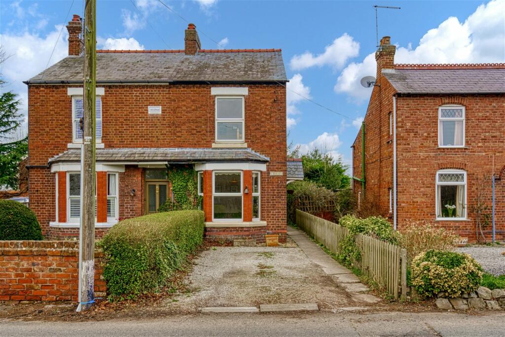 2 bedroom semidetached house for sale in Seahill Road, Saughall