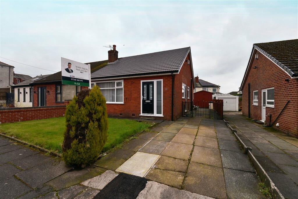 2 bedroom semidetached bungalow for sale in Stanley Grove, Horwich