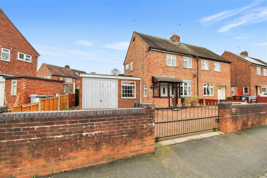 2 bedroom semidetached house for sale in Townfields, Sandbach, CW11