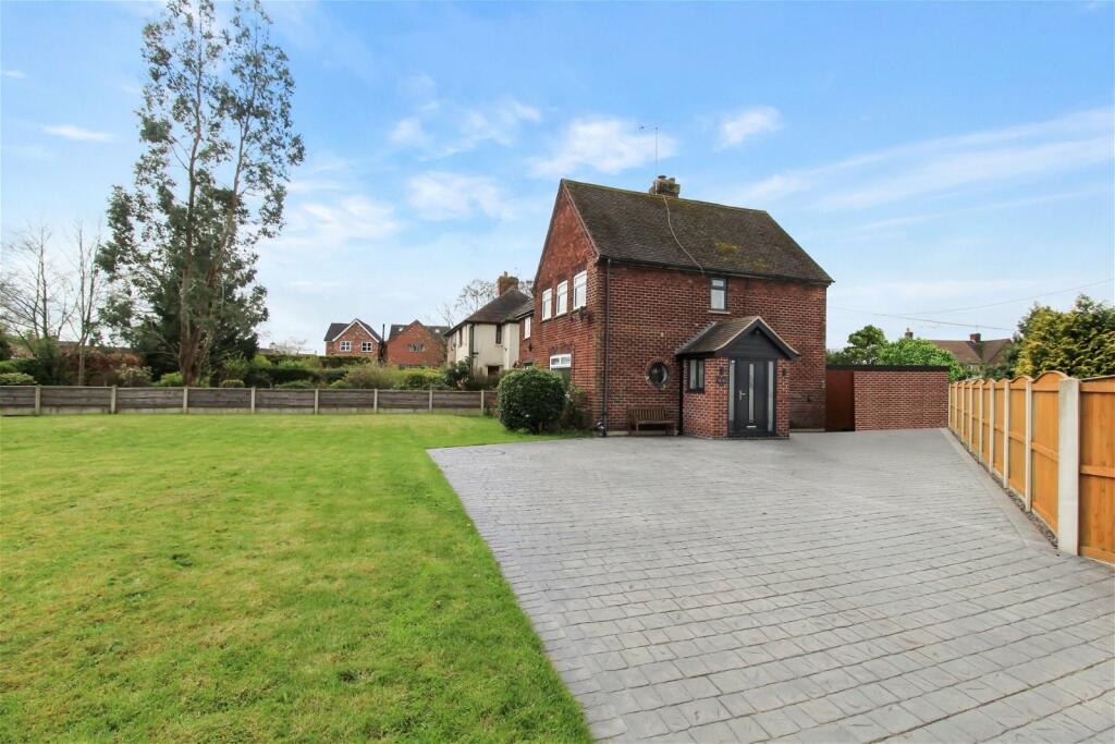 3 bedroom semidetached house for sale in Smithy Grove, Hassall Green, CW11