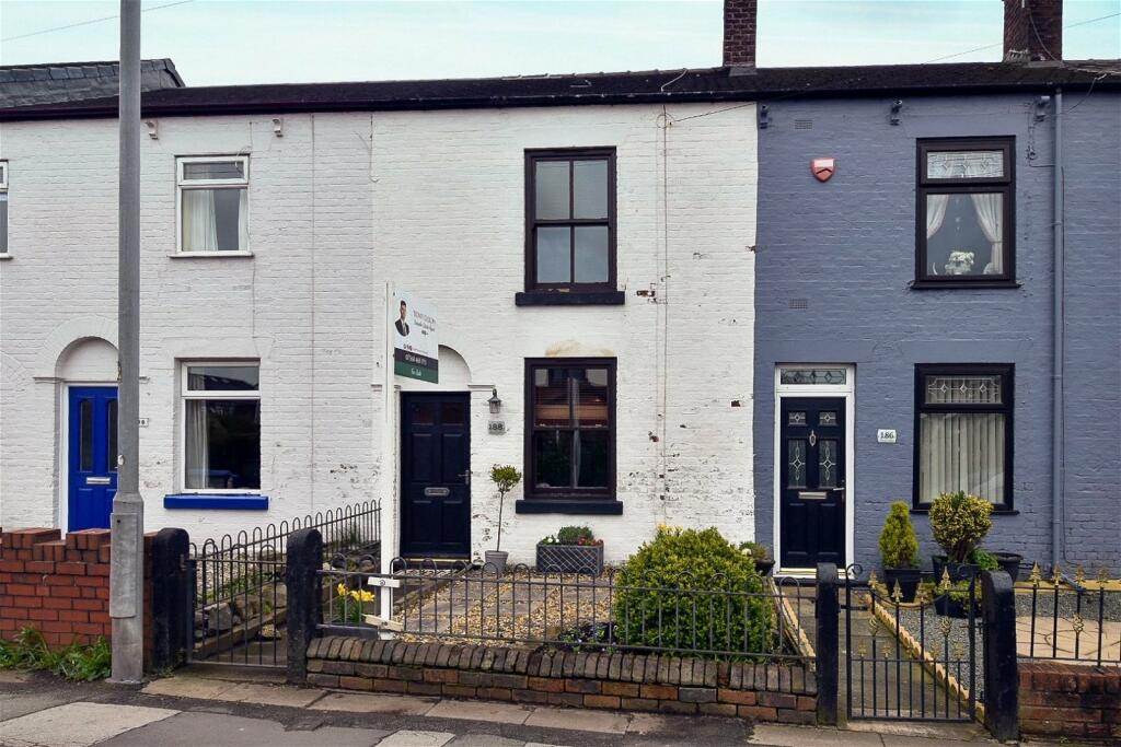 2 bedroom terraced house for sale in Church Street, Westhoughton