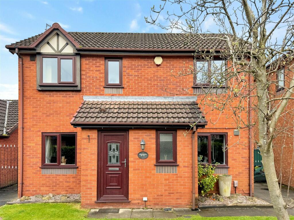3 bedroom detached house for sale in Orchard Vale, Edgeley, Stockport SK3