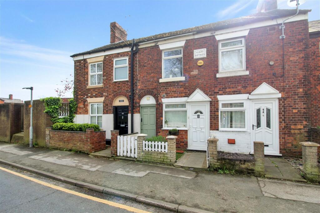 2 bedroom terraced house for sale in Albert Cottages, Crewe Road, Sandbach, CW11