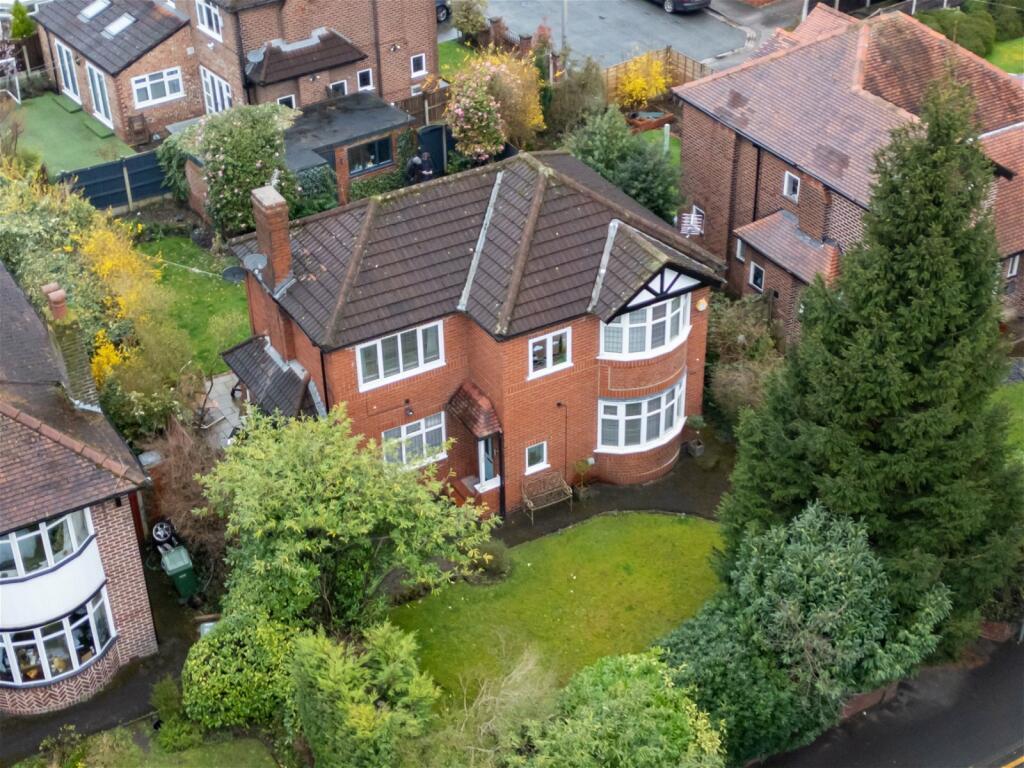3 bedroom detached house for sale in Washway Road, Sale, Greater