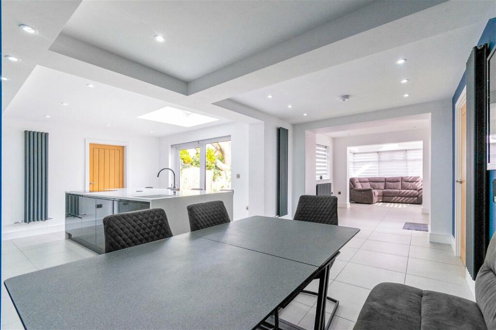 3 bedroom detached house for sale in Bretherton Close, Leyland, PR26