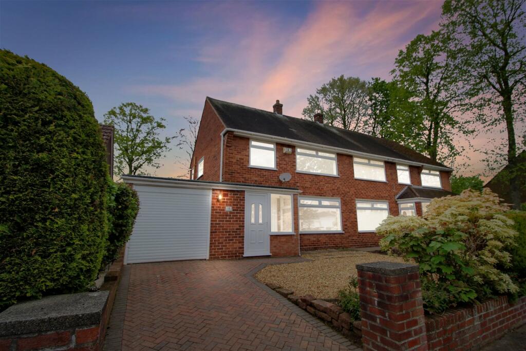 3 bedroom semidetached house for sale in Wirral Gardens, Bebington, CH63