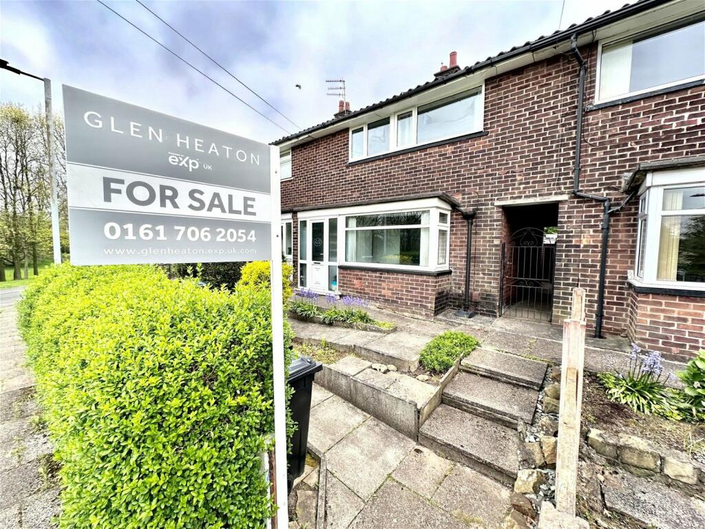 3 bedroom terraced house for sale in Goyt Valley Road, Bredbury