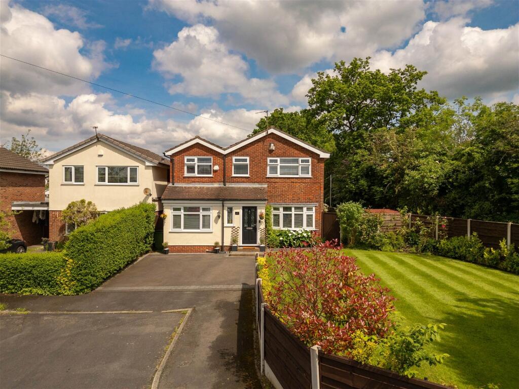 4 bedroom detached house for sale in Reeve Close, Offerton, Stockport SK2