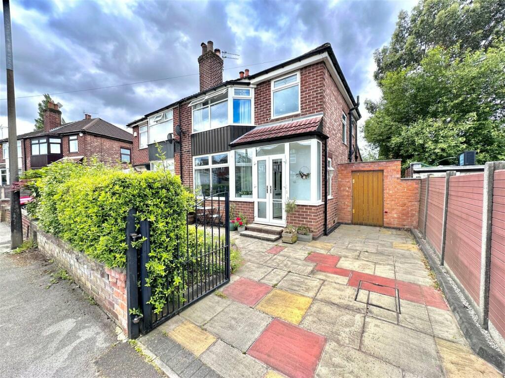 3 bedroom semidetached house for sale in Heswall Road, Reddish