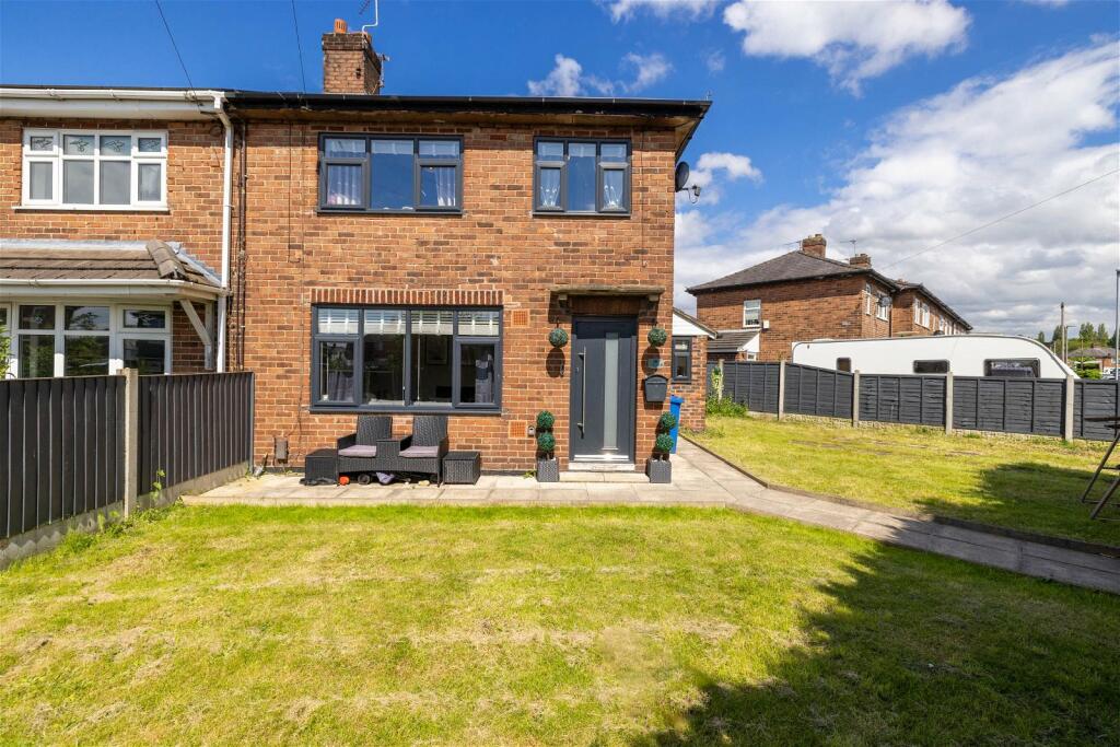 3 bedroom semidetached house for sale in Lathom Avenue, Warrington