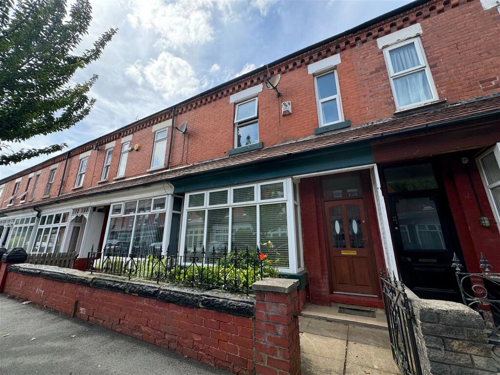 4 bedroom terraced house for sale in Moreton Avenue, Stretford, M32