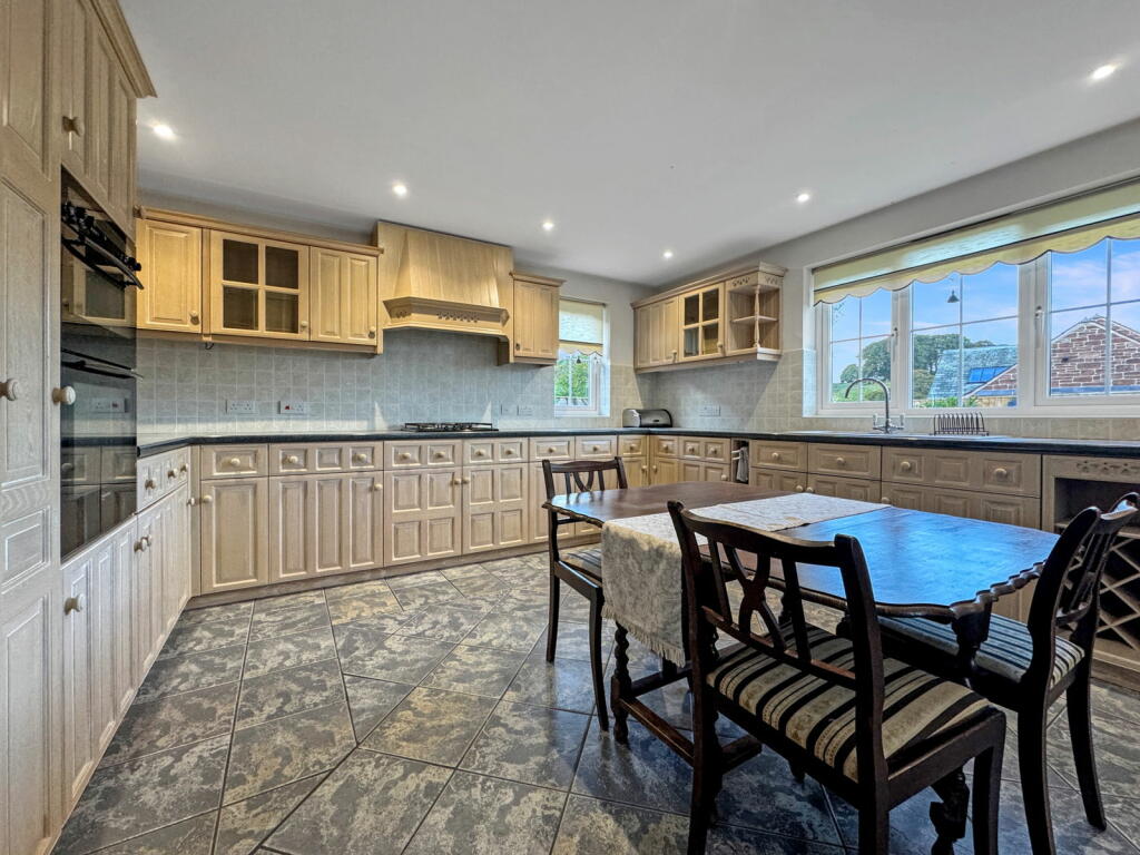 Additional property image - Oak Park, Brampton, CA8 1TP