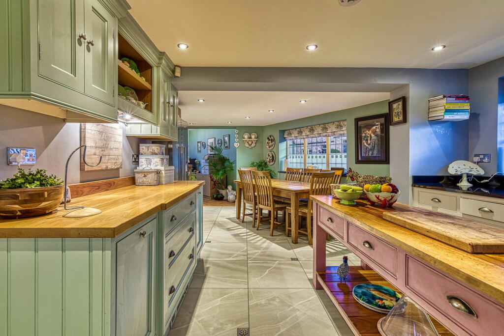 Additional property image - Old Wrexham Road, Chester, Cheshire, CH4 7HS