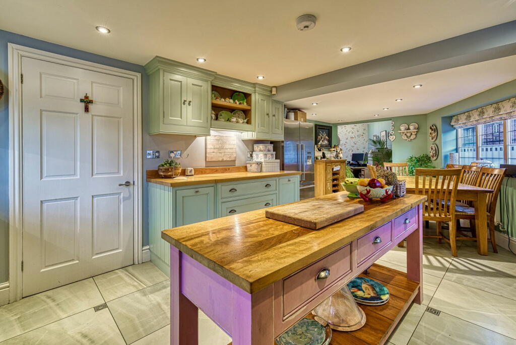 Additional property image - Old Wrexham Road, Chester, Cheshire, CH4 7HS