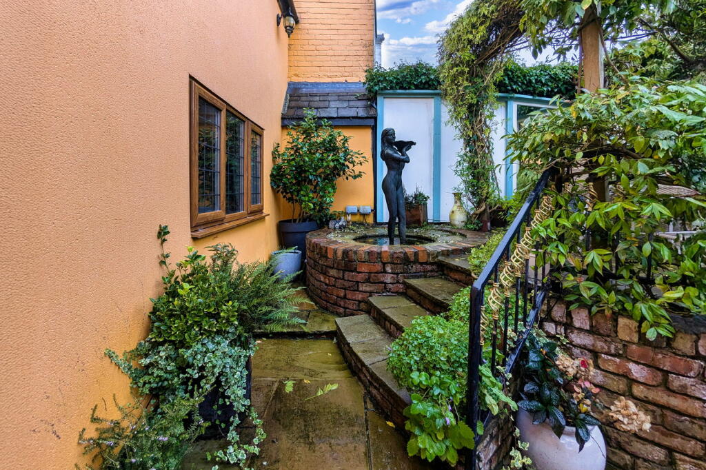 Additional property image - Old Wrexham Road, Chester, Cheshire, CH4 7HS