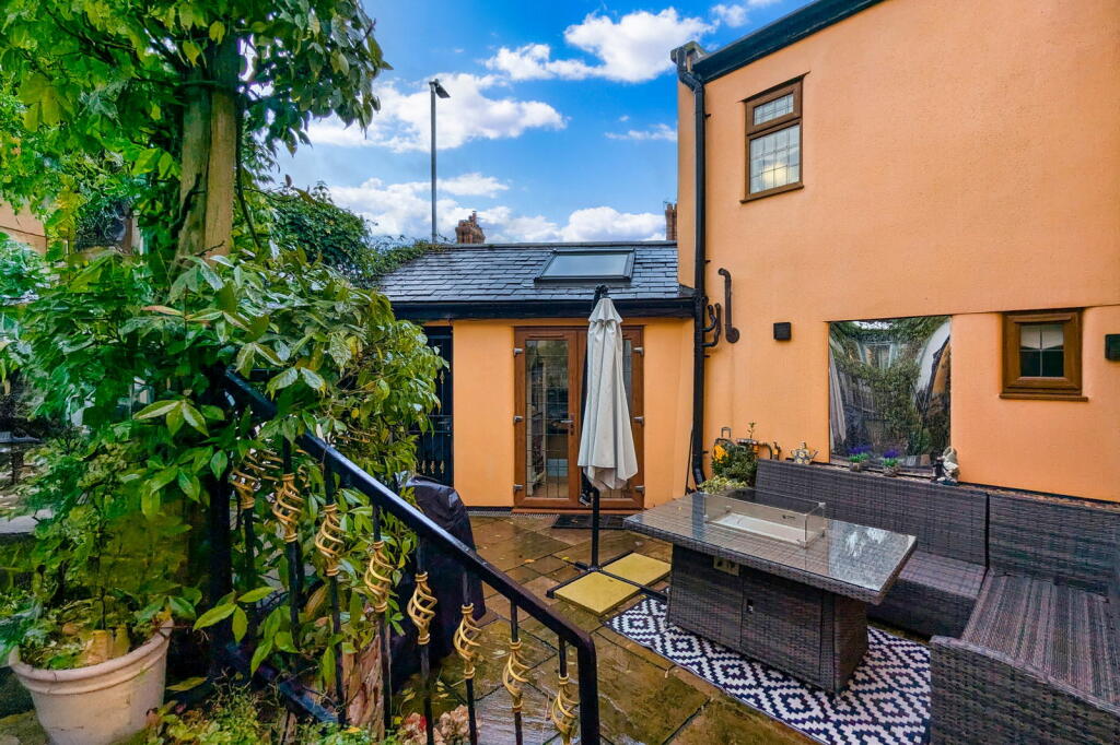 Additional property image - Old Wrexham Road, Chester, Cheshire, CH4 7HS