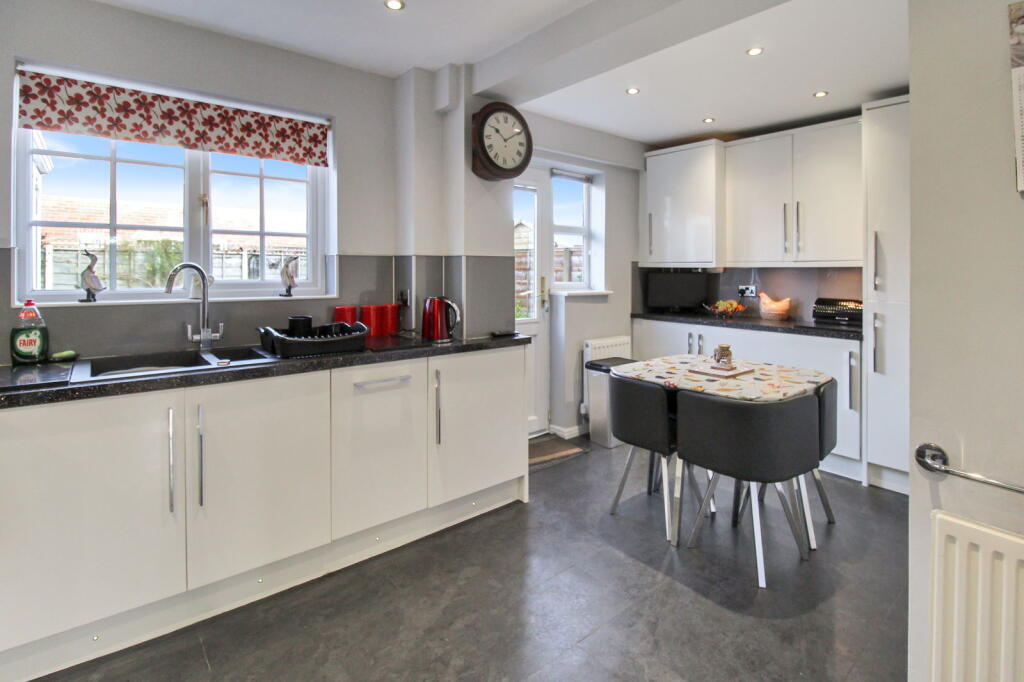 Additional property image - Lochmaben Close, Holmes Chapel