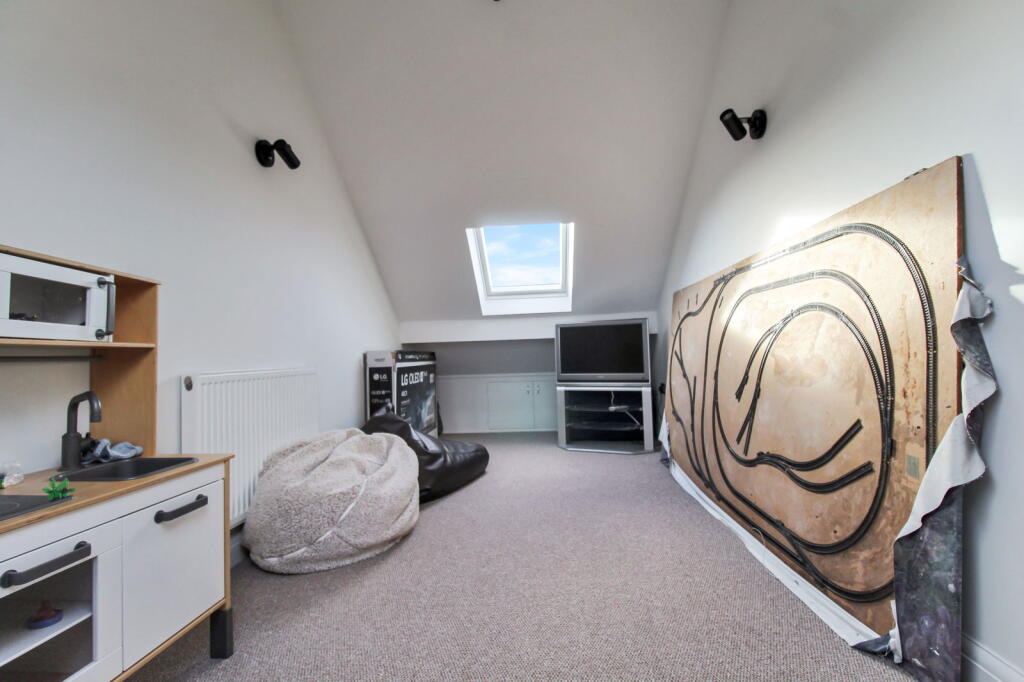 Additional property image - Lochmaben Close, Holmes Chapel