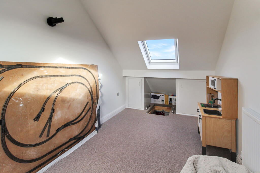 Additional property image - Lochmaben Close, Holmes Chapel